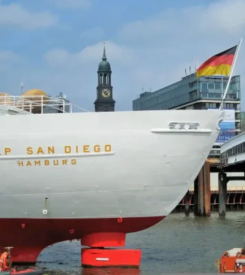 Objevte kouzlo Cap San Diego v Hamburku. Získejte tipy na levné ubytování a prohlédněte si nejlepší památky města
