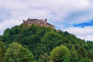 Objevte Hrad Landskron a Korutany: Historie, Tipy a Ubytování
