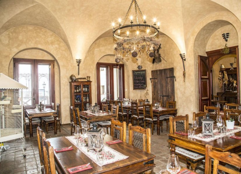 Romantický Chateau Zbiroh na půli cesty mezi Prahou a Plzní 