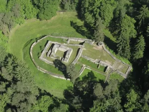 Navštivte Zříceninu Gotického Hradu Kozí Hrádek: Fascinující Místo, Které Musíte Vidět!