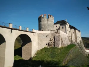 Hrad Český Šternberk: Perla České Historie a Přírody Hrad Český Šternberk: Perla České Historie a Přírody
