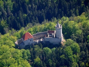Hrad Kokořín: Průvodce, vstupné a tipy na výlet