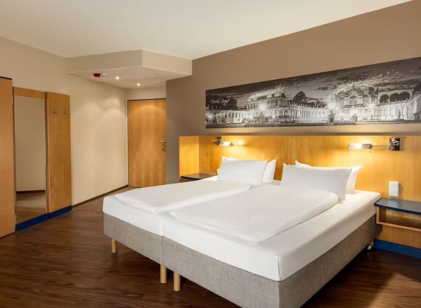 Okolí hotelu u Labské cyklostezky ideální pro procházky v Drážďanech