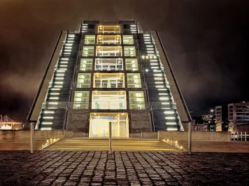 Objevte Klenoty Hamburku: Nenechte si Ujít Dockland a Ušetřete