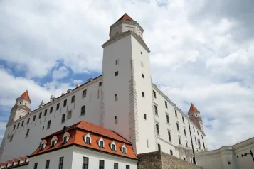 Bratislavský hrad: Objevte majestátní symbol Slovenska