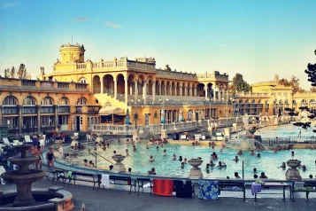 Lázně Széchenyi: největší termální lázně Evropy, voda z hloubky 1246 metrů