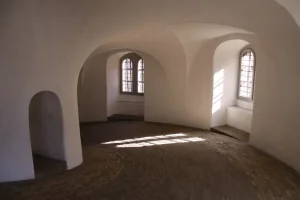Kulatá věž Rundetaarn: Tipy a Zajímavosti pro Návštěvníky