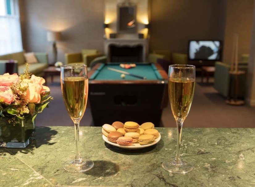 Luxusní Hotel: Snadný přístup Paříž & Versailles