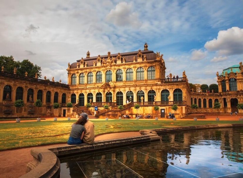 Moderní hotel v Drážďanech přímo na břehu řeky Labe