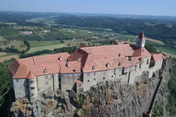 Objevte Klenot Štýrska: Riegersburg a Graz