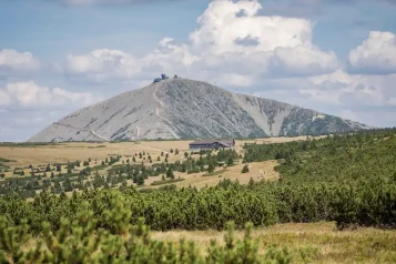 Nenechte si ujít Luční Boudu: Objevte Krkonoše