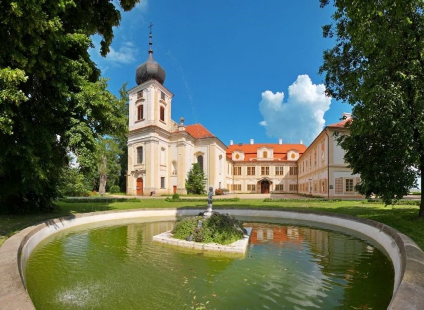Zámek Loučeň je romantickou barokní památkou s původními interiéry