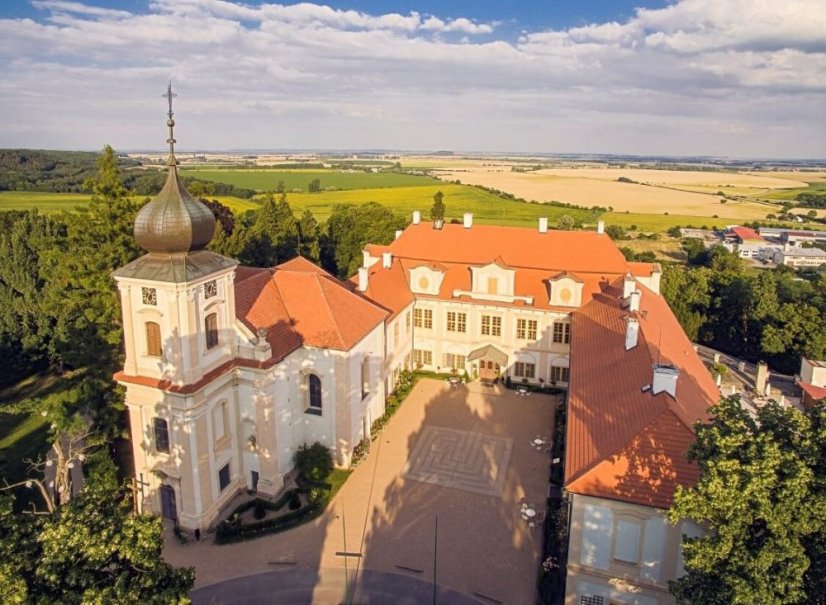 Zámek Loučeň je romantickou barokní památkou s původními interiéry