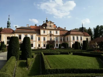 Tajemství zámku Jemniště: Proč stojí za návštěvu tento český poklad