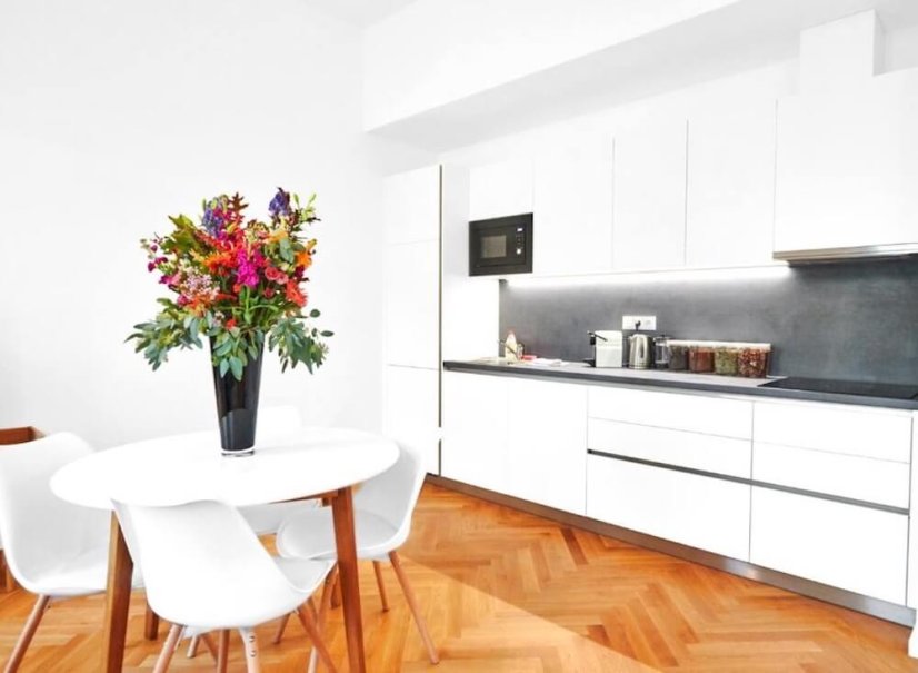 Romantický pobyt pro dva – útulný interiér apartmánu v centru Prahy