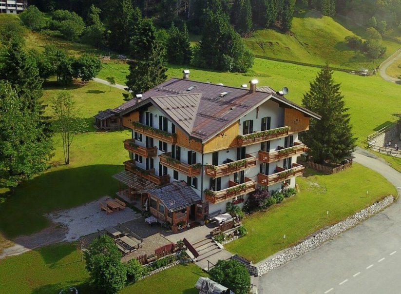 Malebný horský hotel v Dolomitech u Passo Cereda