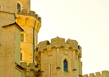 Zámek Hluboká nad Vltavou: krásná architektura, historie a rodinná zábava