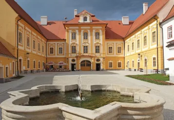 Tajemství zámku Borovany: Proč byste měli zařadit tuto perlu jihočeského baroka na svůj seznam míst k návštěvě