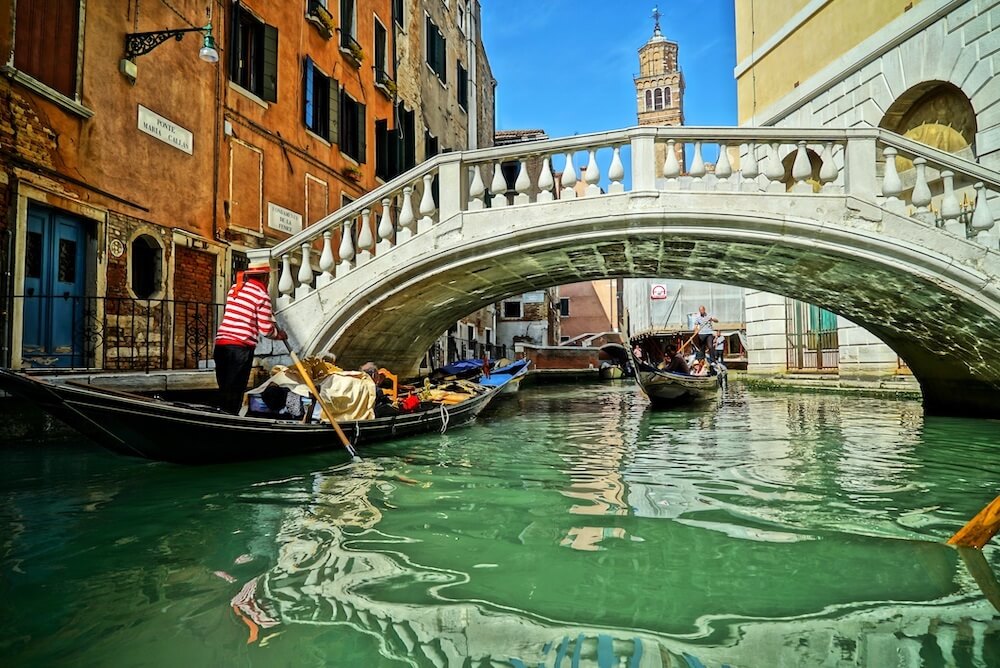 Kanály a gondoly Benátky