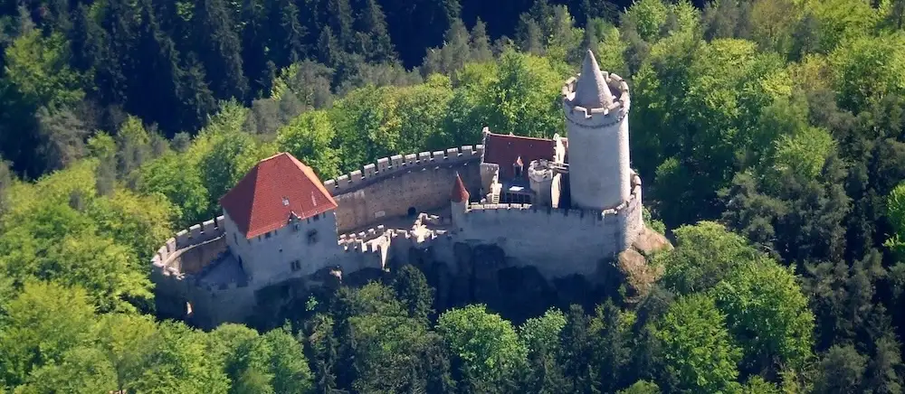 Hrad Kokořín: Průvodce, vstupné a tipy na výlet