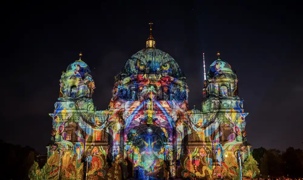 Objevte Berlínský dóm - majestátní ikonu plnou historie a kultury.