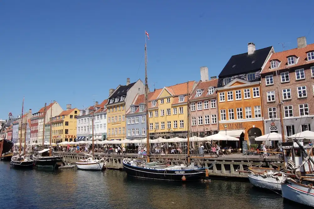 Objevte kouzlo Nyhavnu v Kodani s tímto průvodcem.