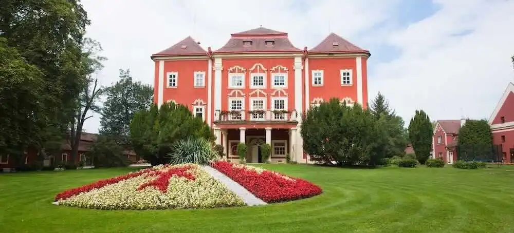 Středověký zámek Dětenice