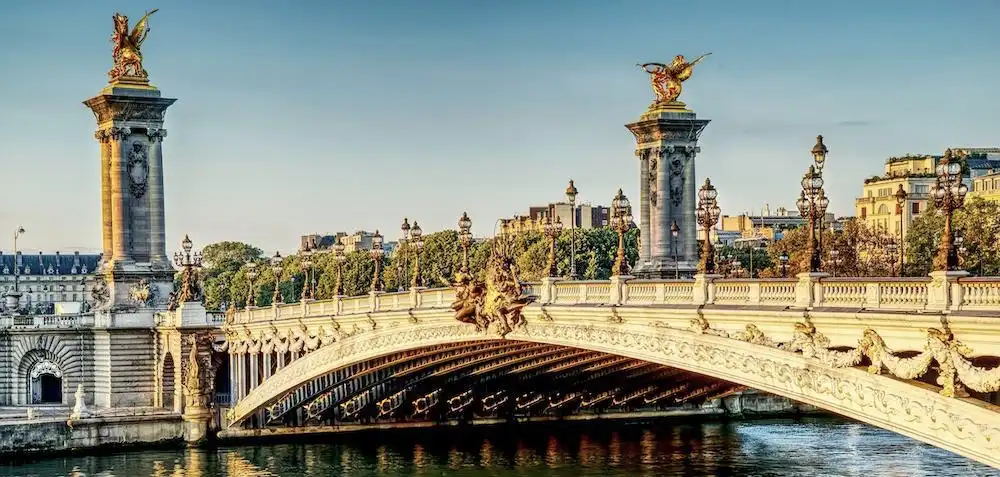 Pont Alexandre III: Symbol Paříže