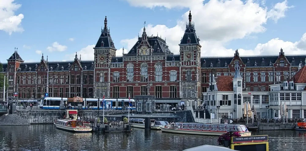 Amsterdam Centraal Station: brána do města na třech ostrovech