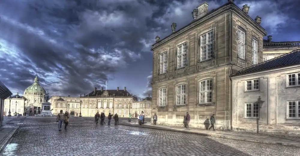 Dánský královský palác Amalienborg - královské klenoty a nezapomenutelné zážitky v Kodani