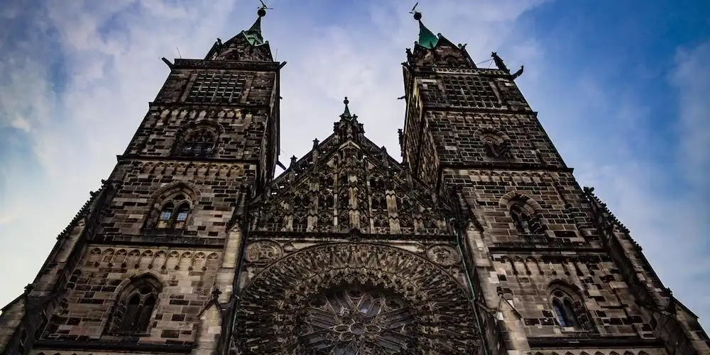 Historie a Architektura Lorenzkirche