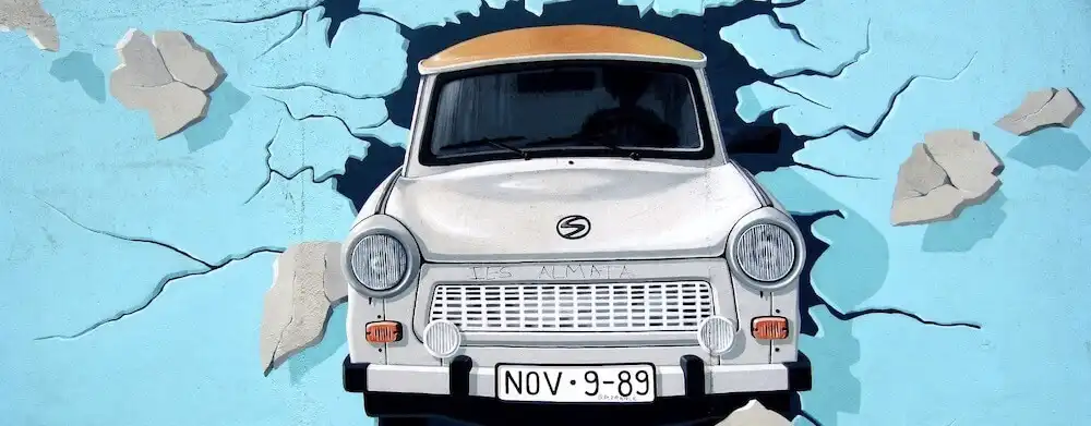 Berlínská zeď, kdysi symbol rozdělení a utiskování, dnes představuje naději