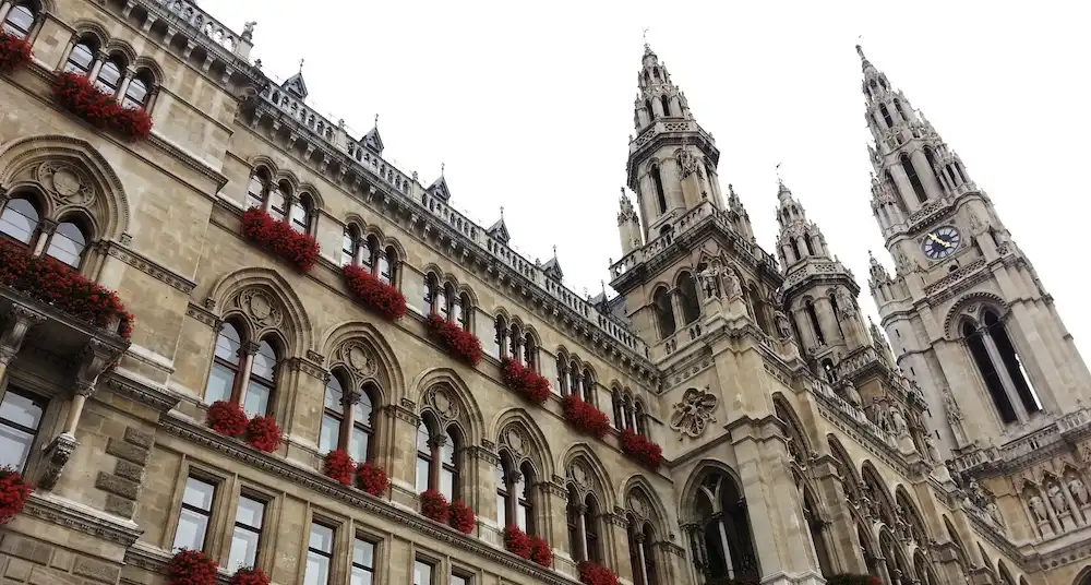 Proč Navštívit Vídeňskou Radnici: Historie a Tipy