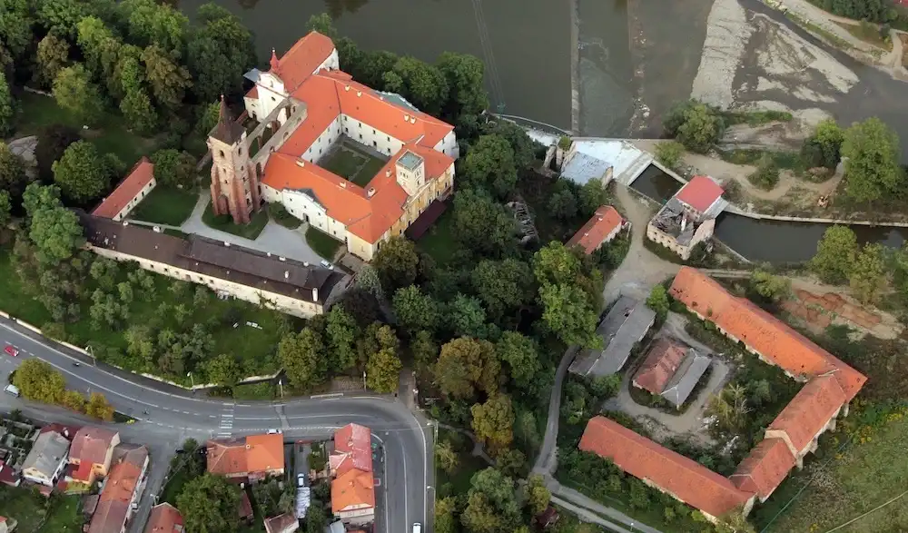 Sázavský klášter: Oáza Klidu a Historie